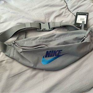 Nwt Nike Fanny pack